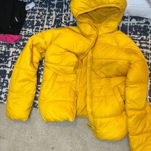 Yellow puffer jacket/size-xL